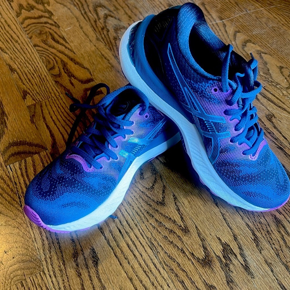 ASICS Gel Nimbus 23- NWOT women’s size 6.5
